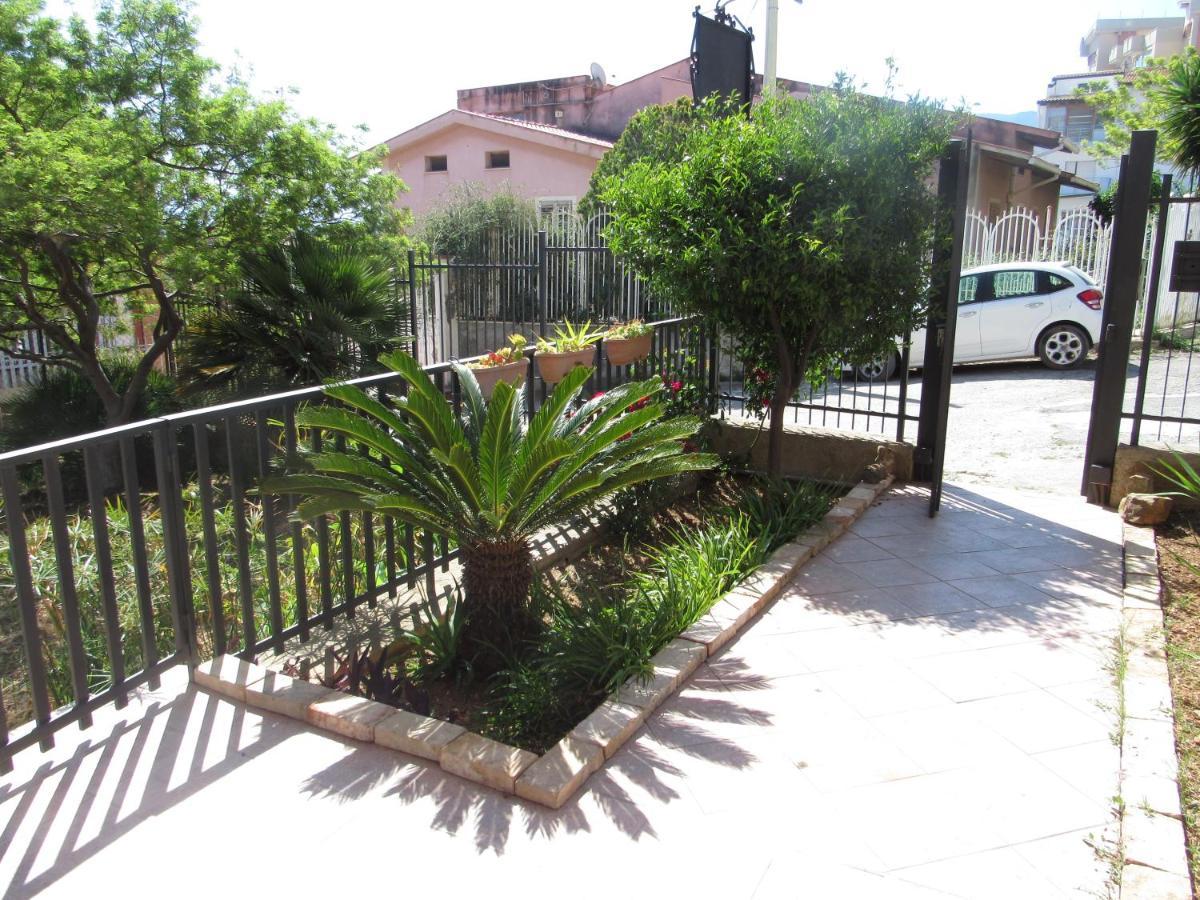 La Cycas Bed & Breakfast Трабия Екстериор снимка